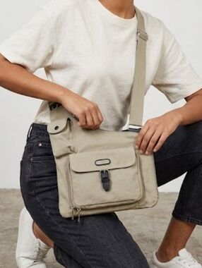 Baggallini tan/khaki nylon crossbody messenger bag